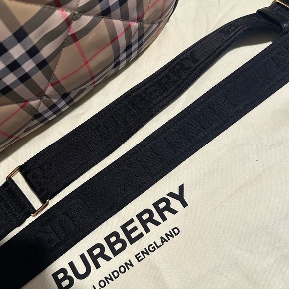 Burberry Black and Red Baby Bag with Signature Style - Picture 6 of 11